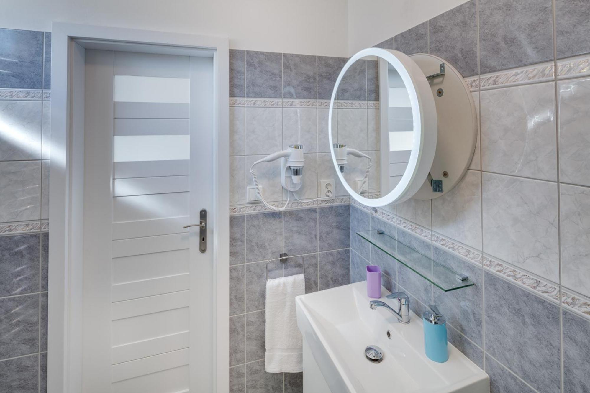 Apartements Studio 964 Libeznice ภายนอก รูปภาพ