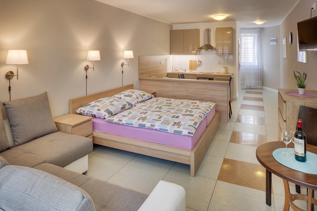 Apartements Studio 964 Libeznice ภายนอก รูปภาพ