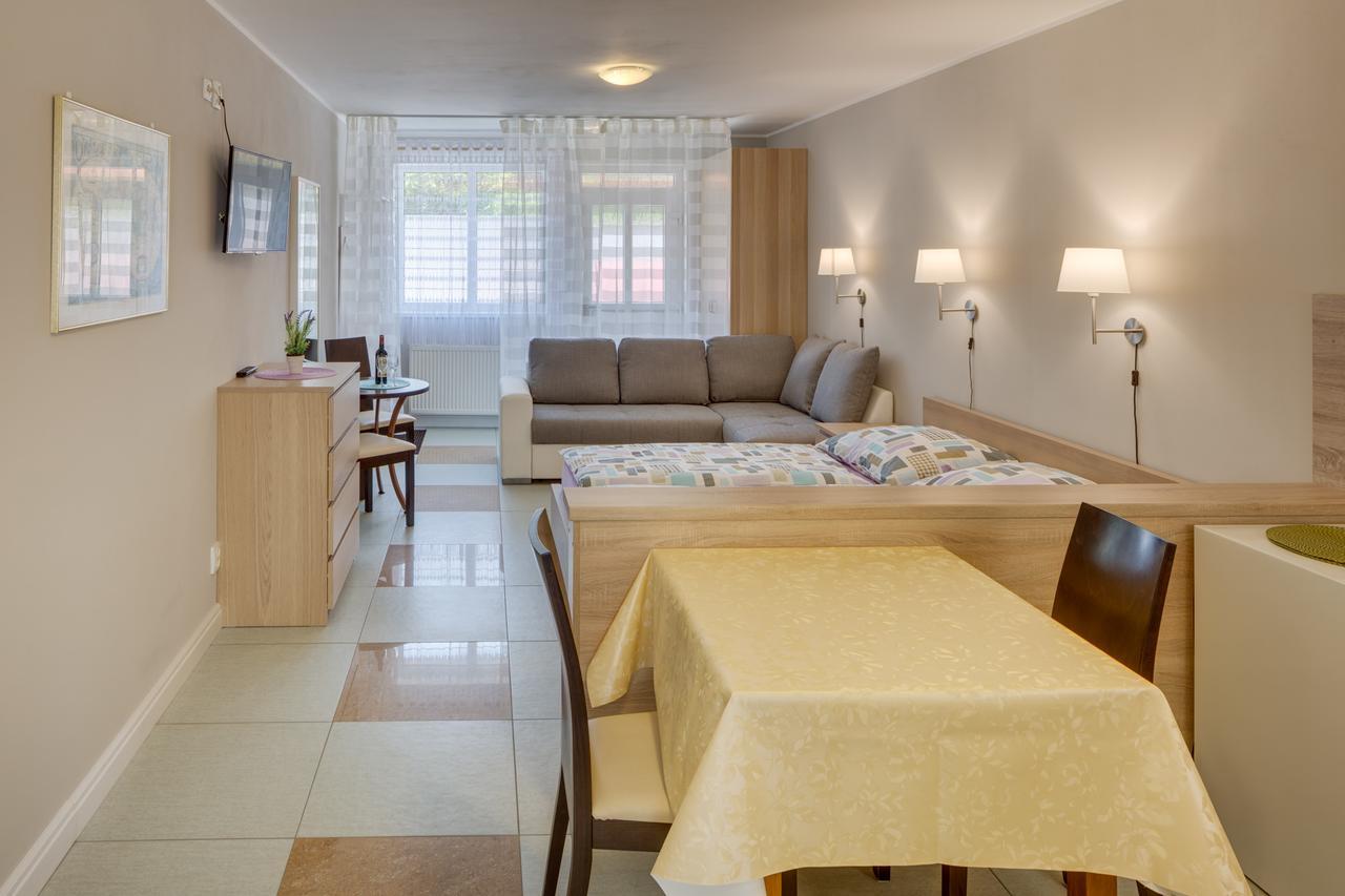 Apartements Studio 964 Libeznice ภายนอก รูปภาพ