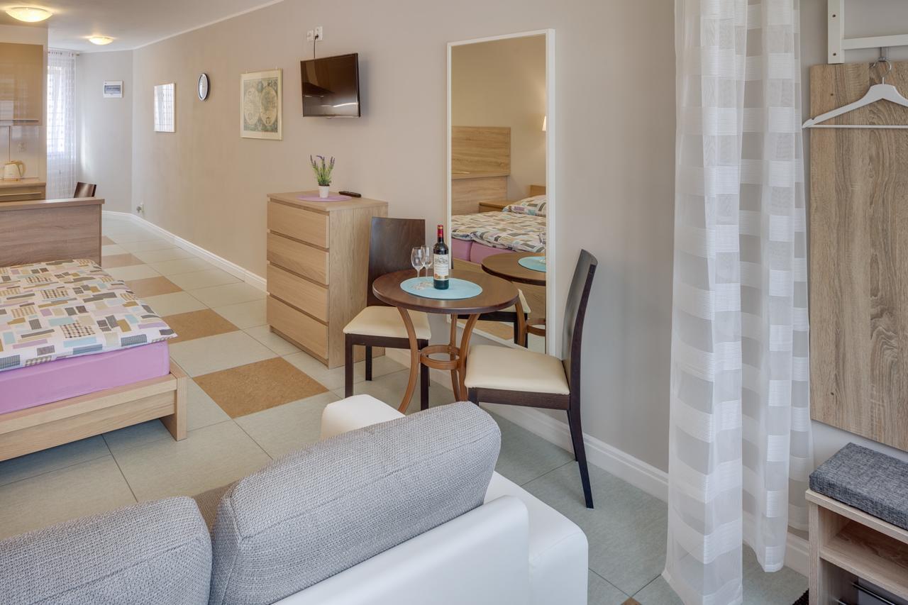 Apartements Studio 964 Libeznice ภายนอก รูปภาพ